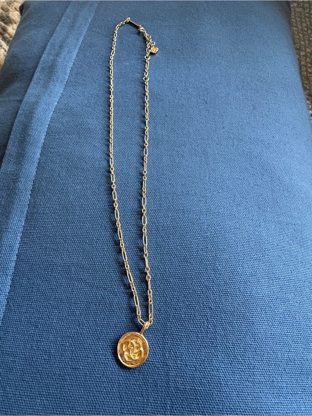 Kendra Scott Logo Gold Medallion Pendant Necklace NEW